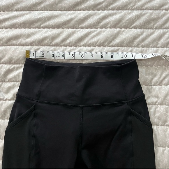 Lululemon Cropped Side Pocket Mesh Leggings Size 4 - Picture 5 of 7